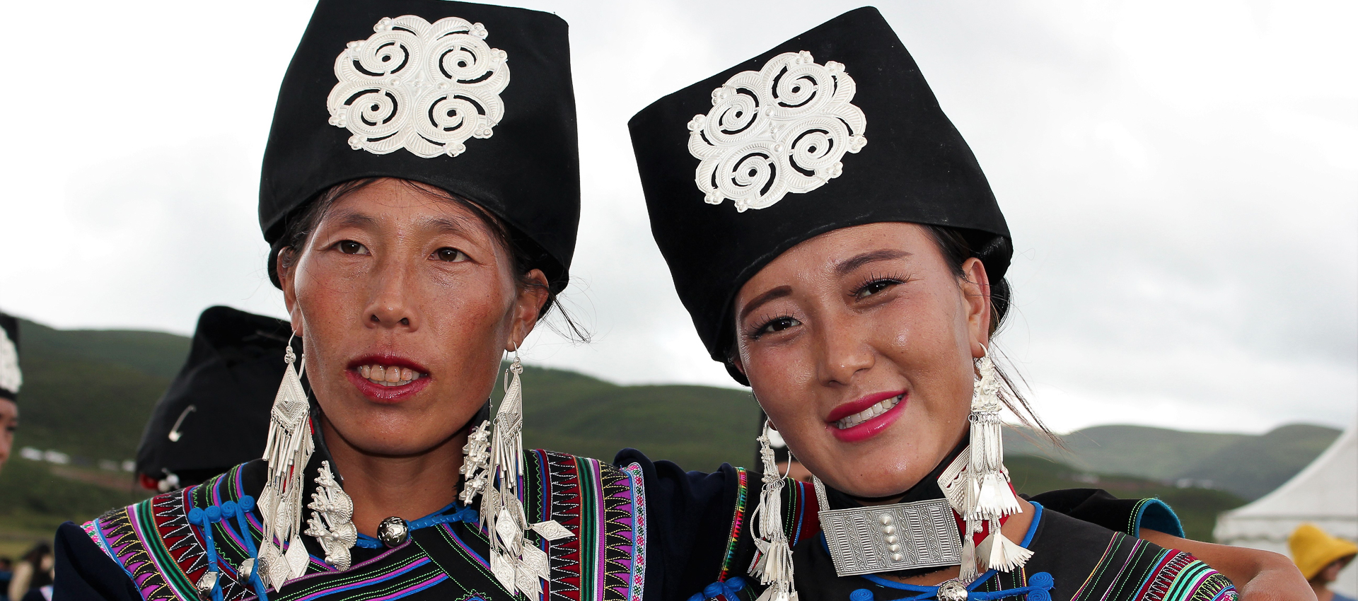 Des empreintes de mains et de pieds d'enfants au Tibet il y a plus