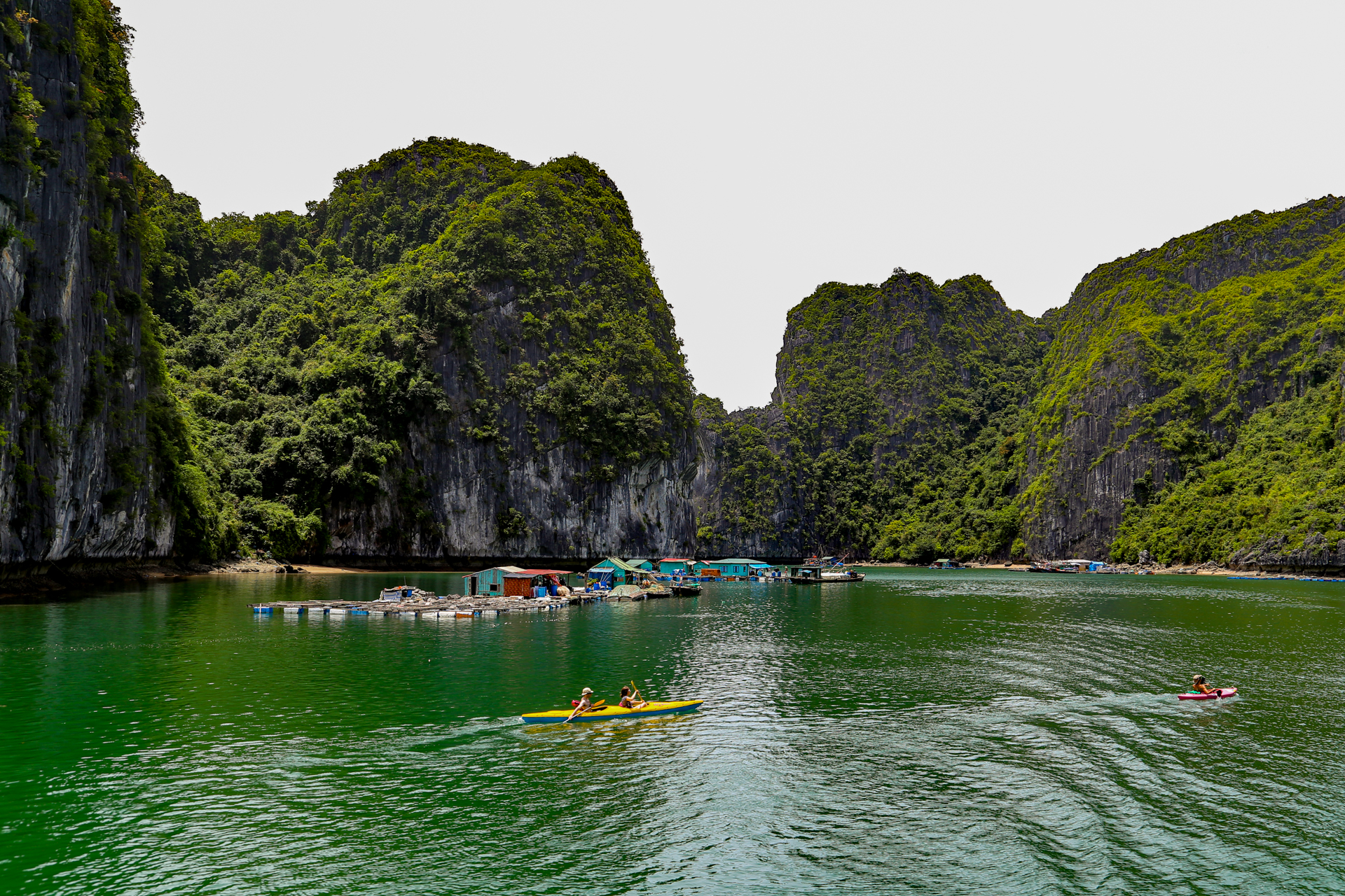 Dans la baie de Lan Ha au nord Vietnam