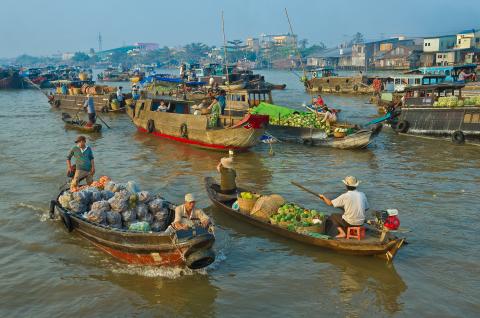 Marché flottant dans le delta du Mékong