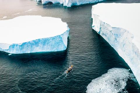 Expedition, voilier et banquise en Antarctique