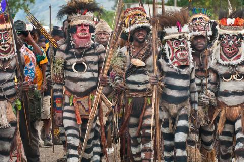 Immersion dans le grand sing-sing du Goroka Show dans les Highlands