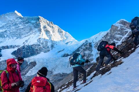 Le sommet du Makalu à 8463 m depuis le camp de base à 4820 m au Népal