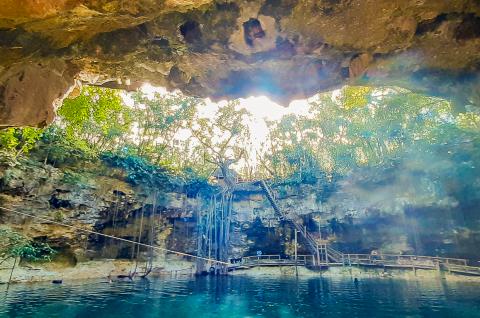 Découverte d'un cenote souterrain au Mexique