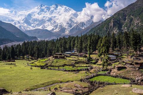 Trek vers la vallée de Fairy Meadows au pied du Nanga Parbat au Pakistan