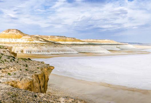 Randonnée vers le salar de Tuzbaïr au Kazakhstan