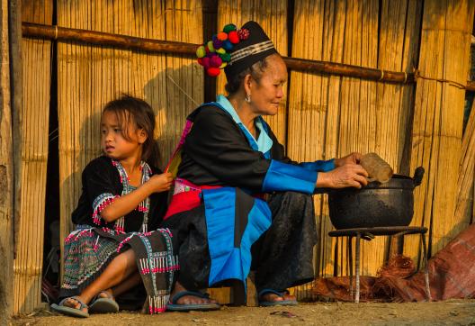 Immersion chez une famille hmong dans un village montagnard