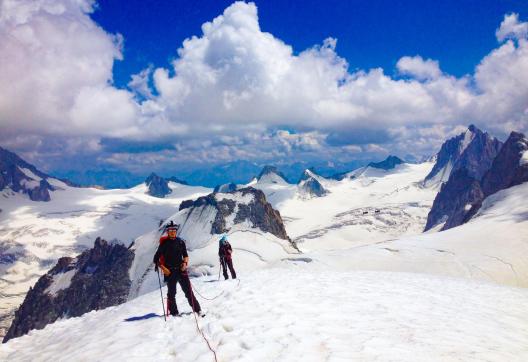 Ascension du mont Blanc du Tacul à 4248 mètres dans les Alpes