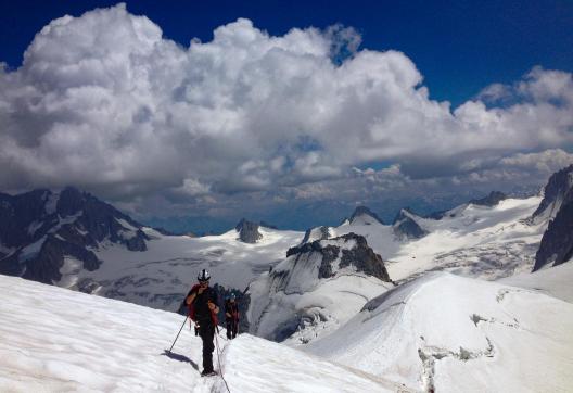 Ascension du mont Blanc du Tacul à 4248 mètres dans les Alpes