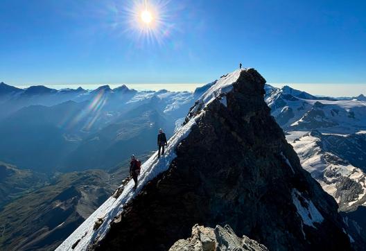 Ascension du Cervin à 4478 mètresdans les Alpes