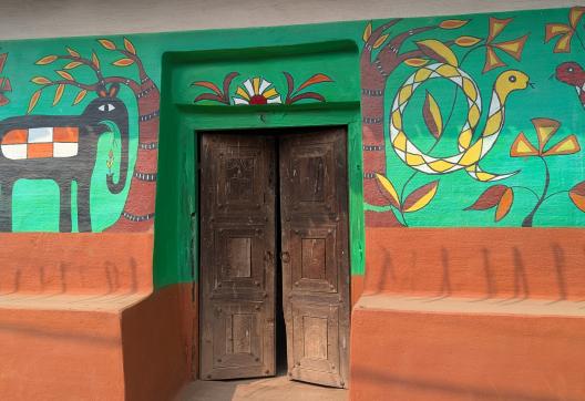 Trek vers des peintures murales dans un village santhal du Jharkhand