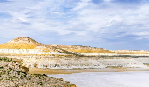 Randonnée vers le salar de Tuzbaïr au Kazakhstan