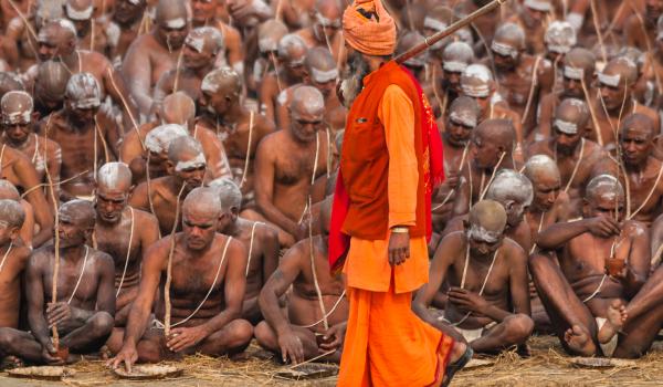 Trekking vers l'initiation des naga sadhus à la Kumbh Mela d'Allahabad