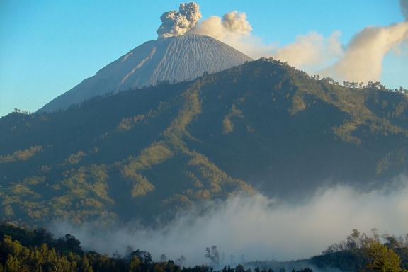 Trek vers le volcan Semeru dans la région de Malang