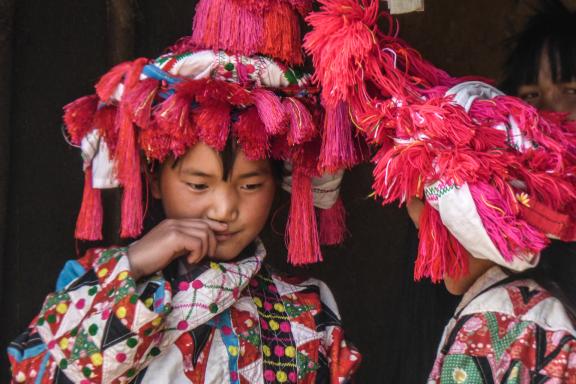 Trek vers des jeunes filles du peuple hualuo yi au Yunnan oriental