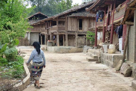 Randonnée vers un village traditionnel des bailuo yi au sud-est du Yunnan