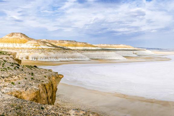 Randonnée vers le salar de Tuzbaïr au Kazakhstan