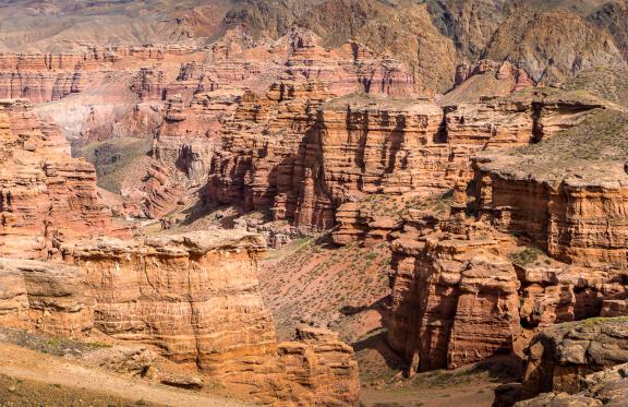 Trek dans le canyon de Charyn au Kazakhstan