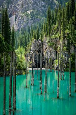 Trek vers le Lac Kaindy au Kazakhstan