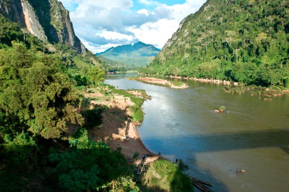 Traversée du nord Laos au fil de la rivière Nam Ou entre la région de Muang Khua et celle de Nong Khiaw