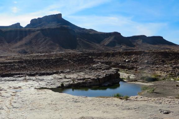 Trek près d'une guelta au Maroc