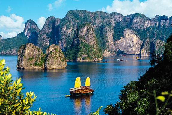 Voyage à travers la baie d'Ha Long vers la baie de Lan Ha